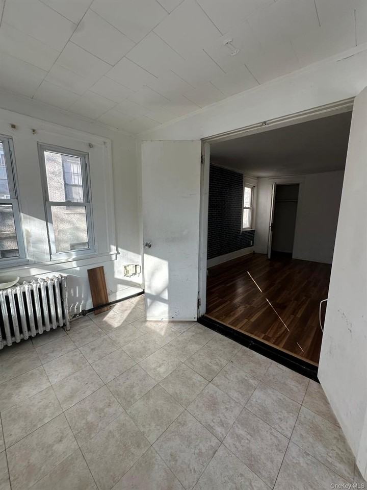 173 Crary Ave - Photo 4 of 5