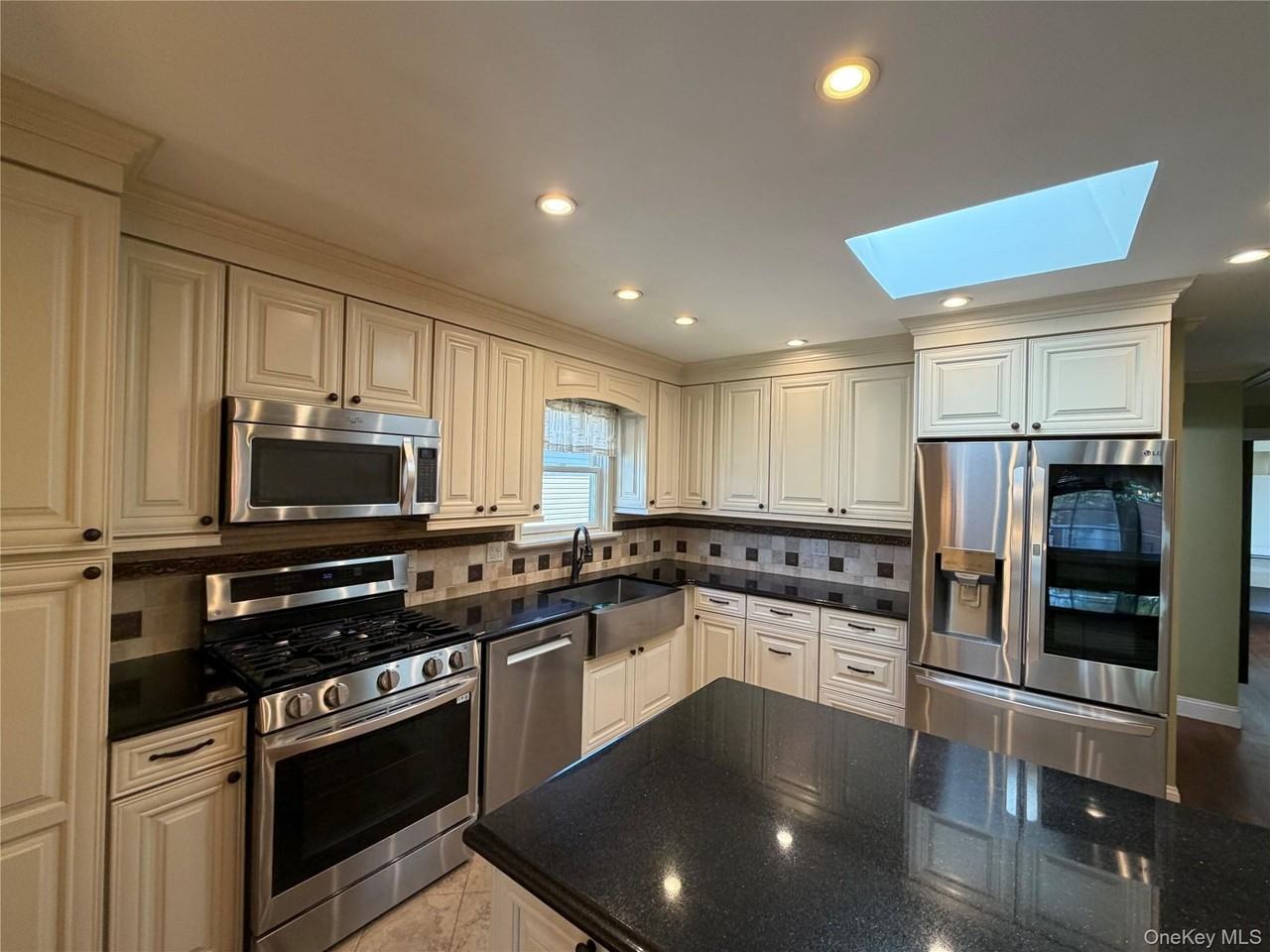 1261 Peapond Rd - Photo 3 of 13