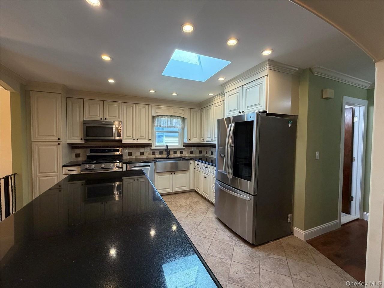 1261 Peapond Rd - Photo 4 of 13