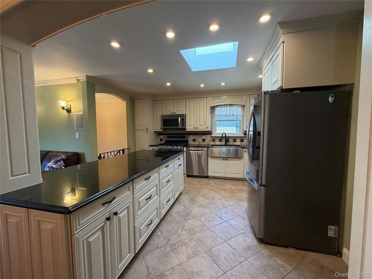 1261 Peapond Rd - Photo 5 of 13