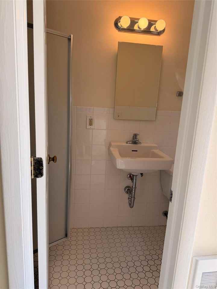 10 Quelch Ave #1 - Photo 7 of 10