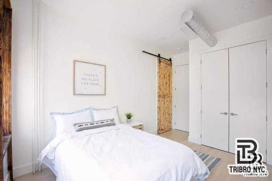 323 Stanhope St - Photo 2 of 5