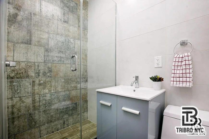 323 Stanhope St - Photo 4 of 5