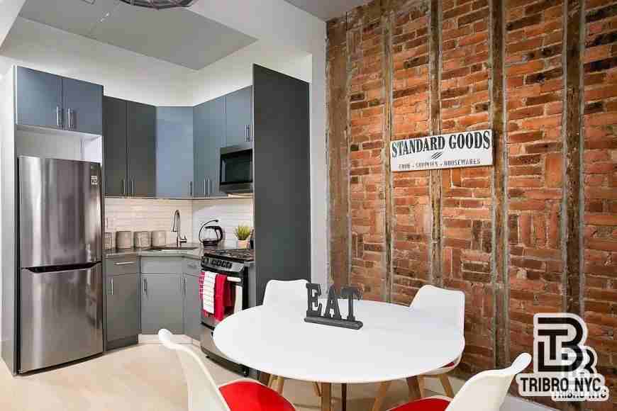 323 Stanhope St - Photo 5 of 5