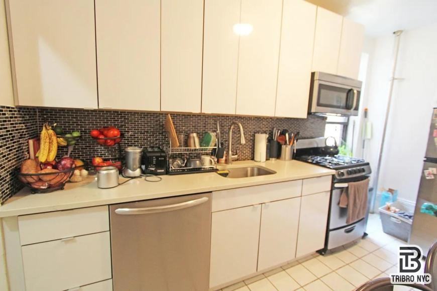 141 Edgecombe Ave - Photo 2 of 10