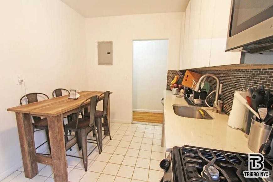 141 Edgecombe Ave - Photo 3 of 10