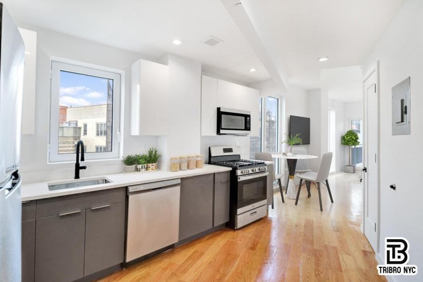 469 Convent Ave - Photo 3 of 10