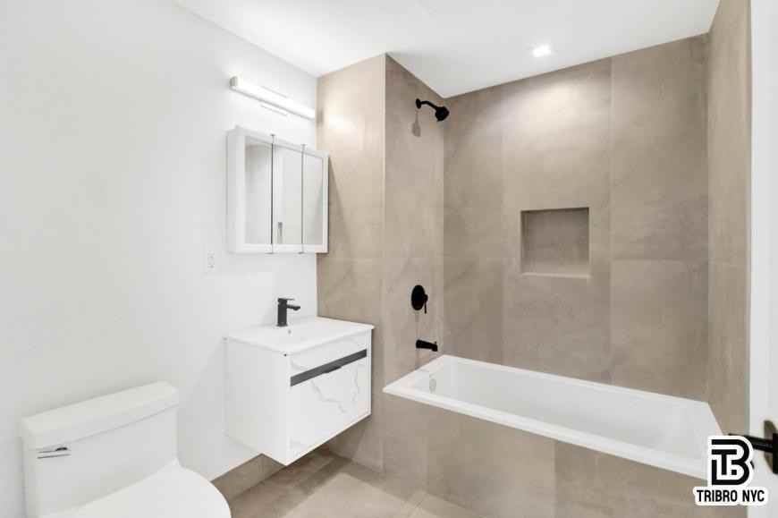 469 Convent Ave - Photo 4 of 10