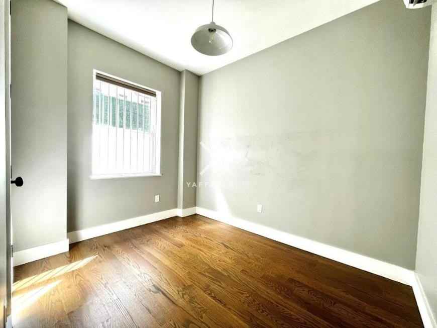 806 Saint Johns Pl - Photo 5 of 10