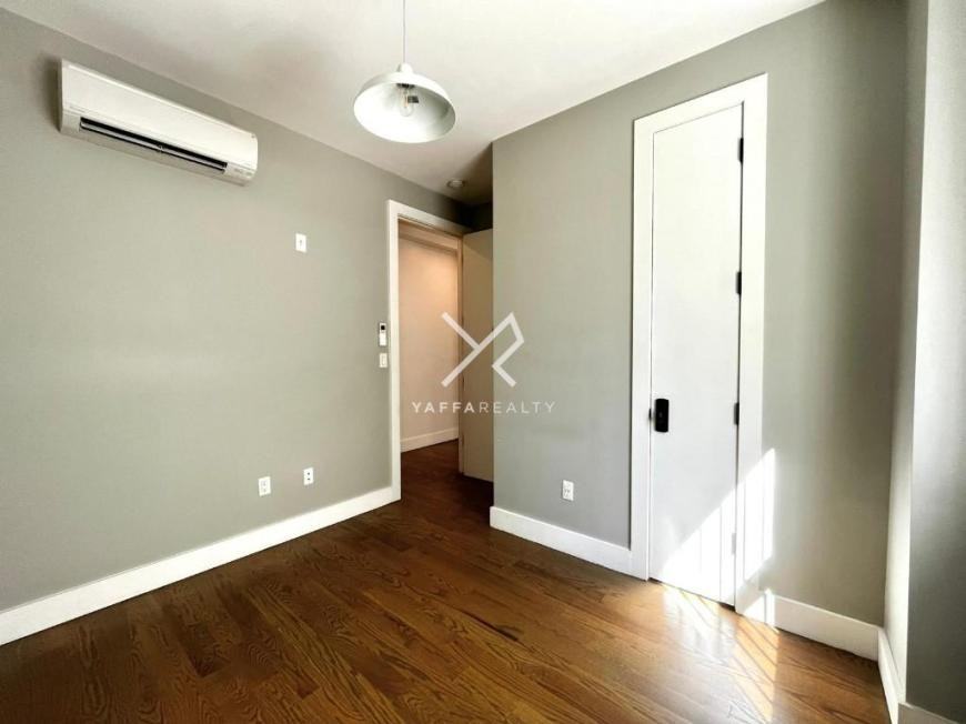 806 Saint Johns Pl - Photo 7 of 10