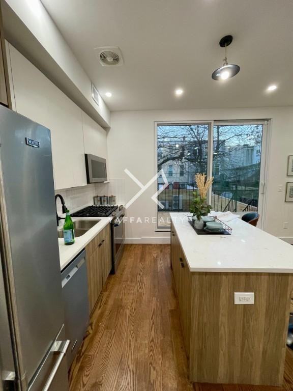 166 Covert St - Photo 6 of 10