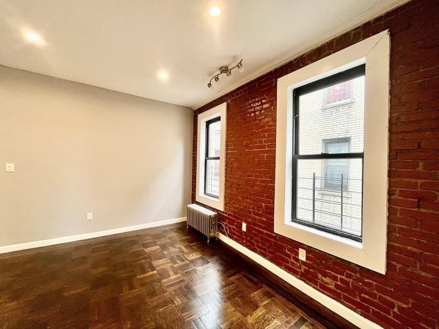 3520 Dekalb Ave - Photo 3 of 7