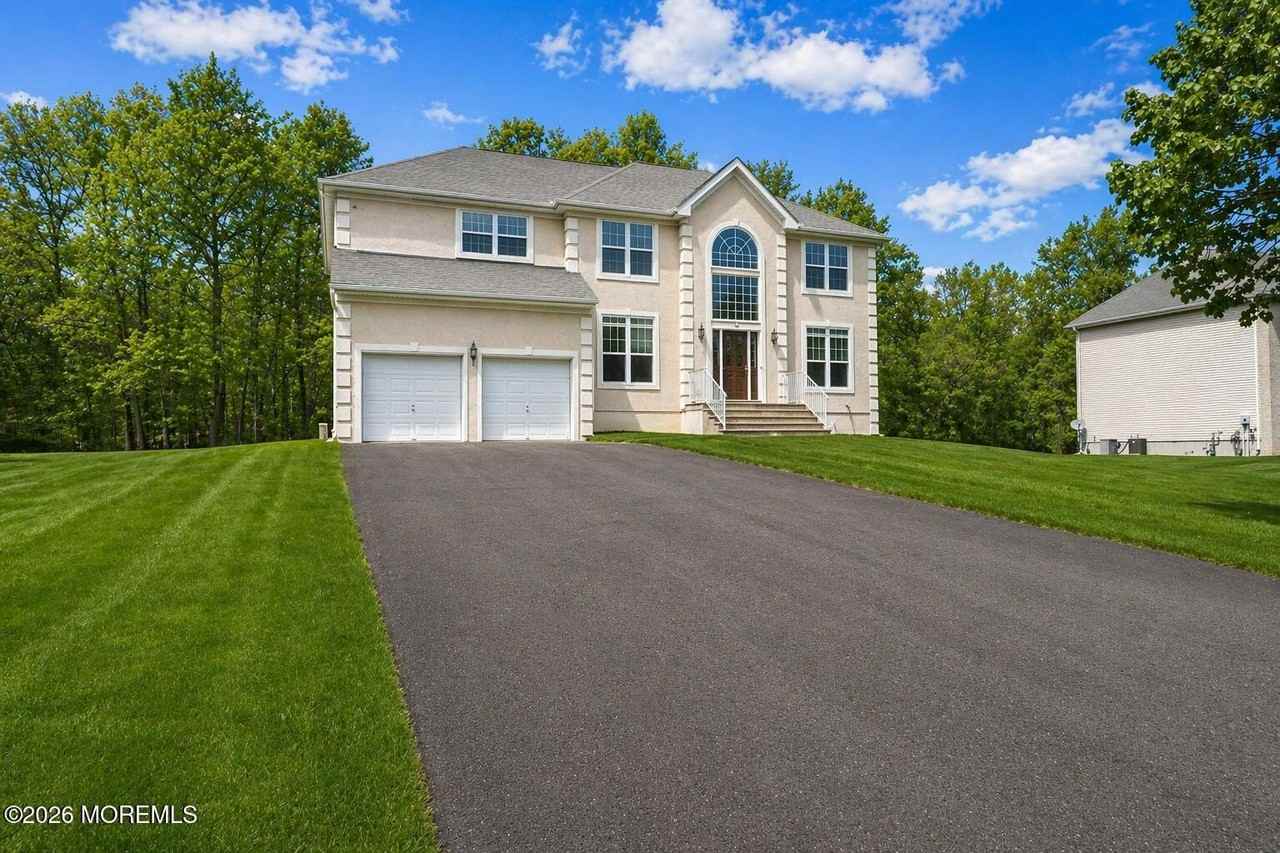 8 Connor Dr - Photo 3 of 44
