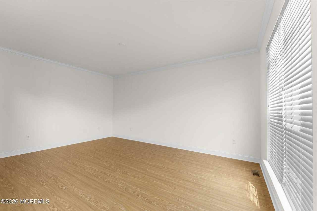 8 Connor Dr - Photo 7 of 44