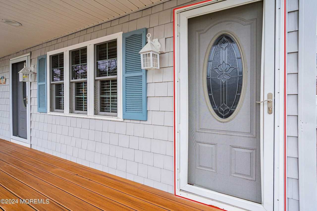 105 Coolidge Ave - Photo 2 of 12