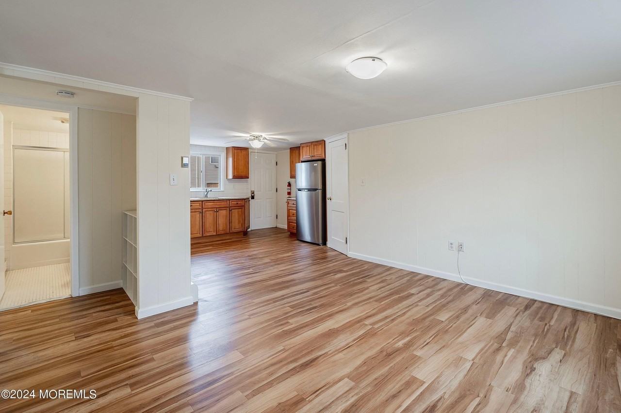 105 Coolidge Ave - Photo 5 of 12