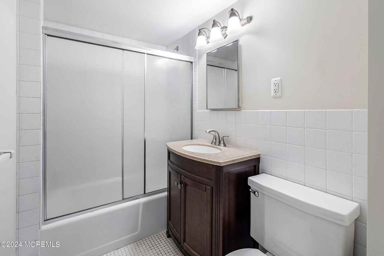 105 Coolidge Ave - Photo 6 of 12