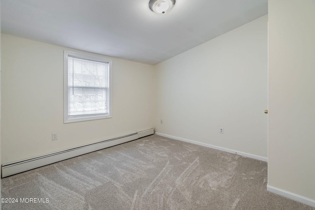 105 Coolidge Ave - Photo 7 of 12