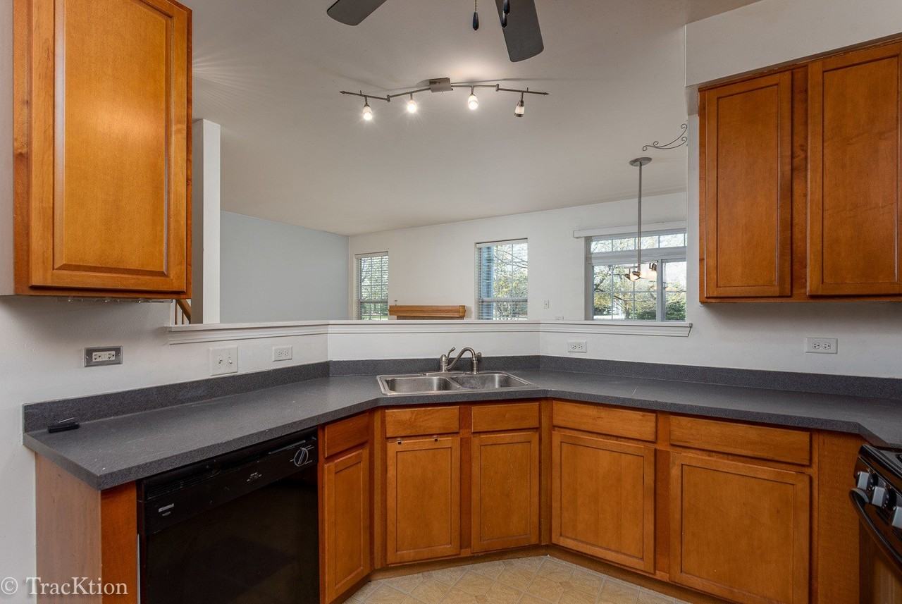 104 Concord Dr S - Photo 3 of 19