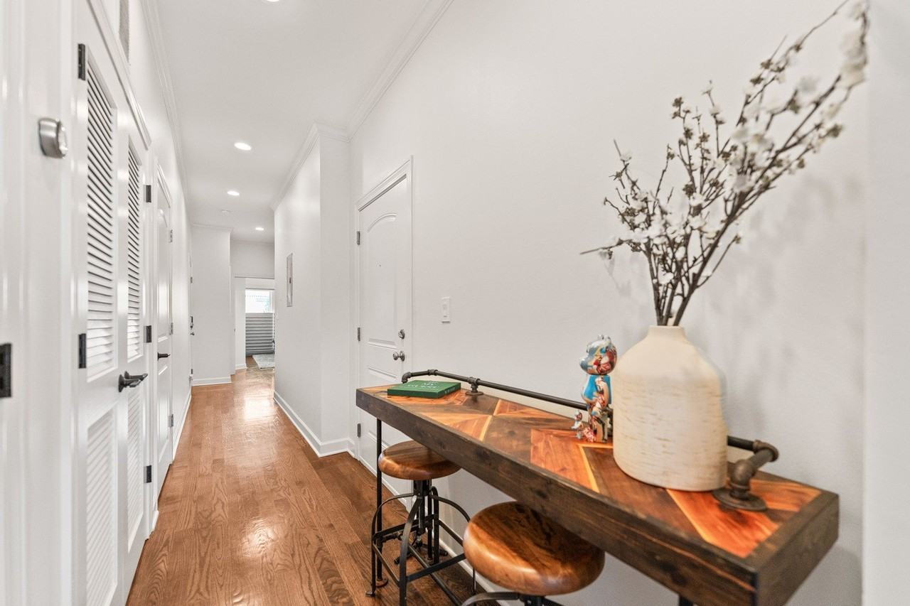 840 W Erie St #4 - Photo 2 of 23