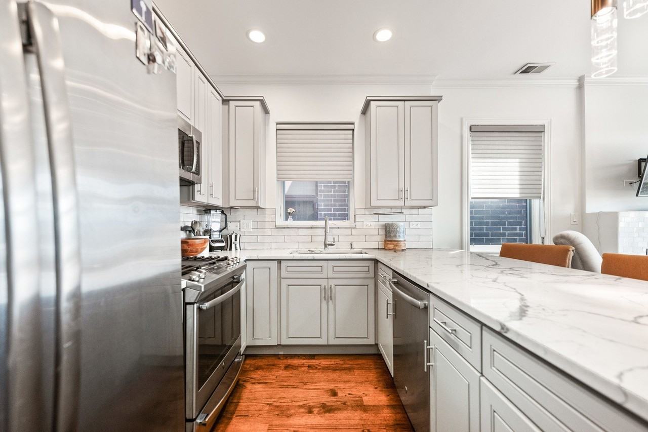 840 W Erie St #4 - Photo 4 of 23