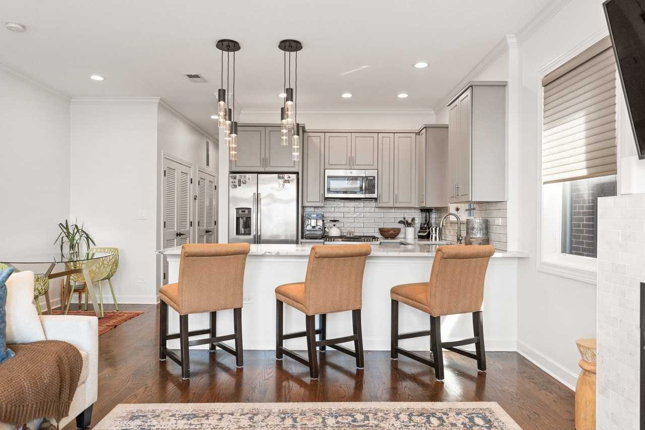 840 W Erie St #4 - Photo 6 of 23