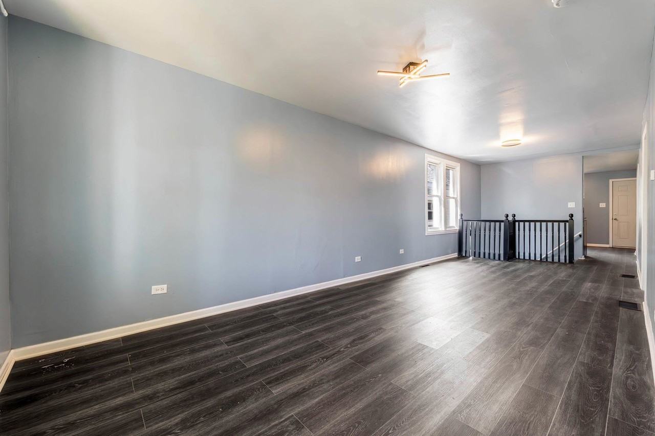 554 Douglas Ave - Photo 2 of 14