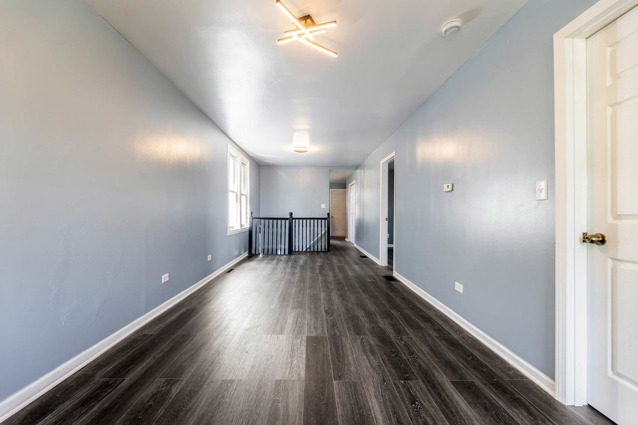 554 Douglas Ave - Photo 3 of 14