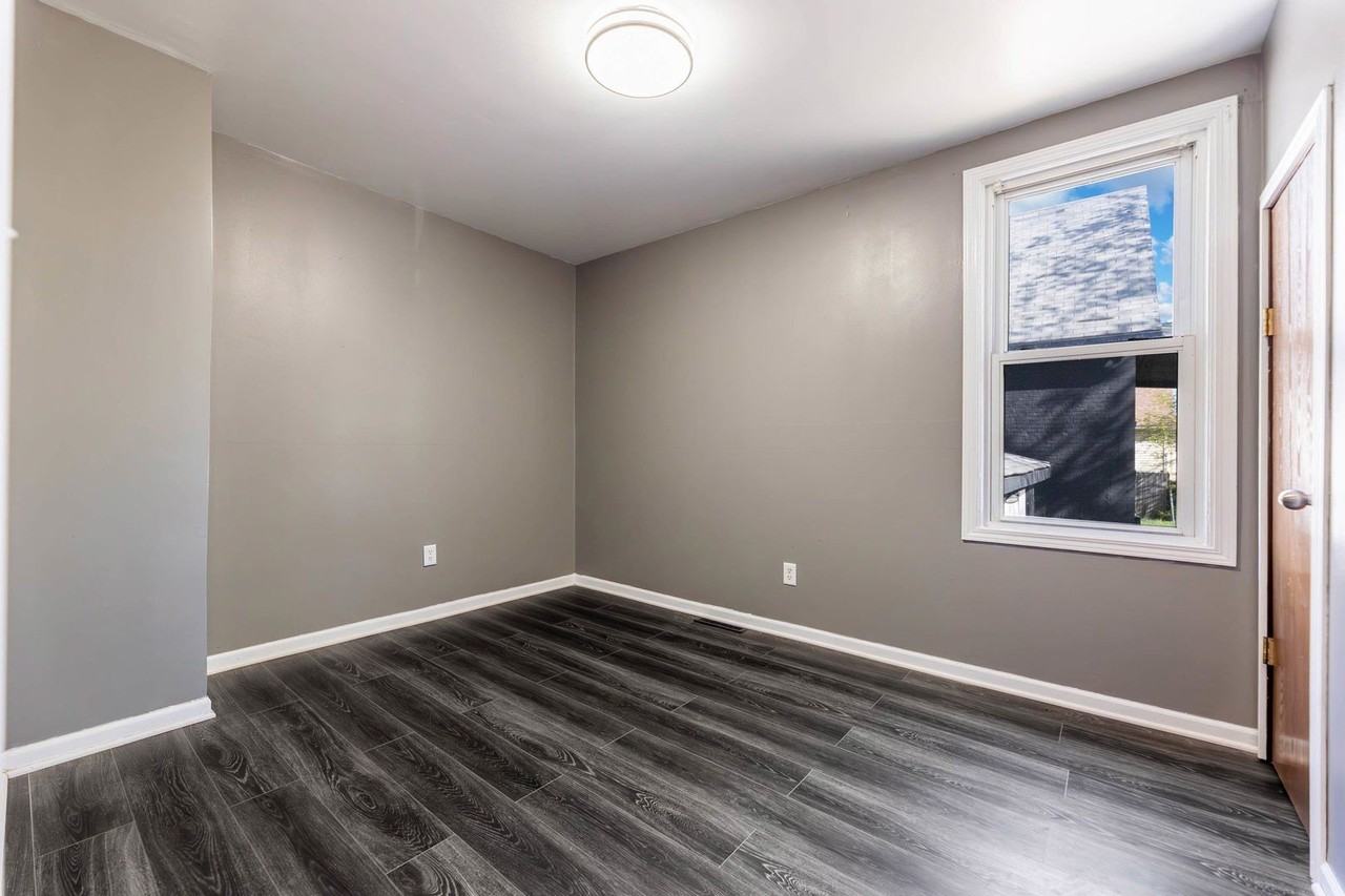 554 Douglas Ave - Photo 5 of 14