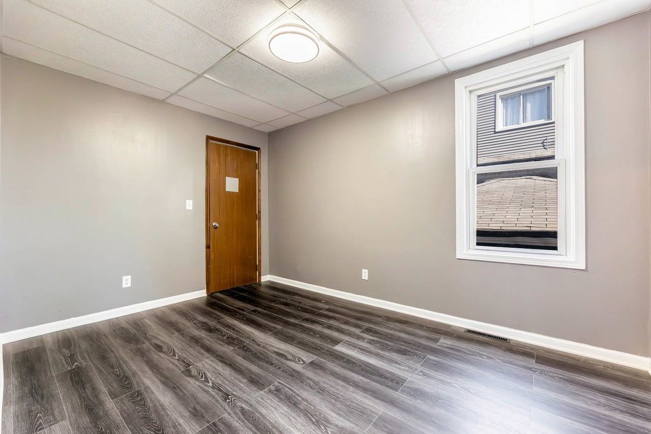 554 Douglas Ave - Photo 6 of 14