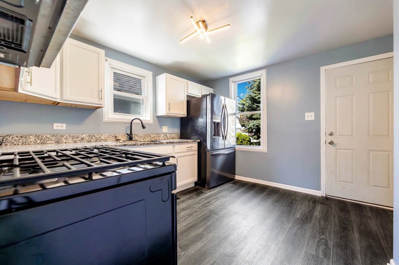 554 Douglas Ave - Photo 7 of 14