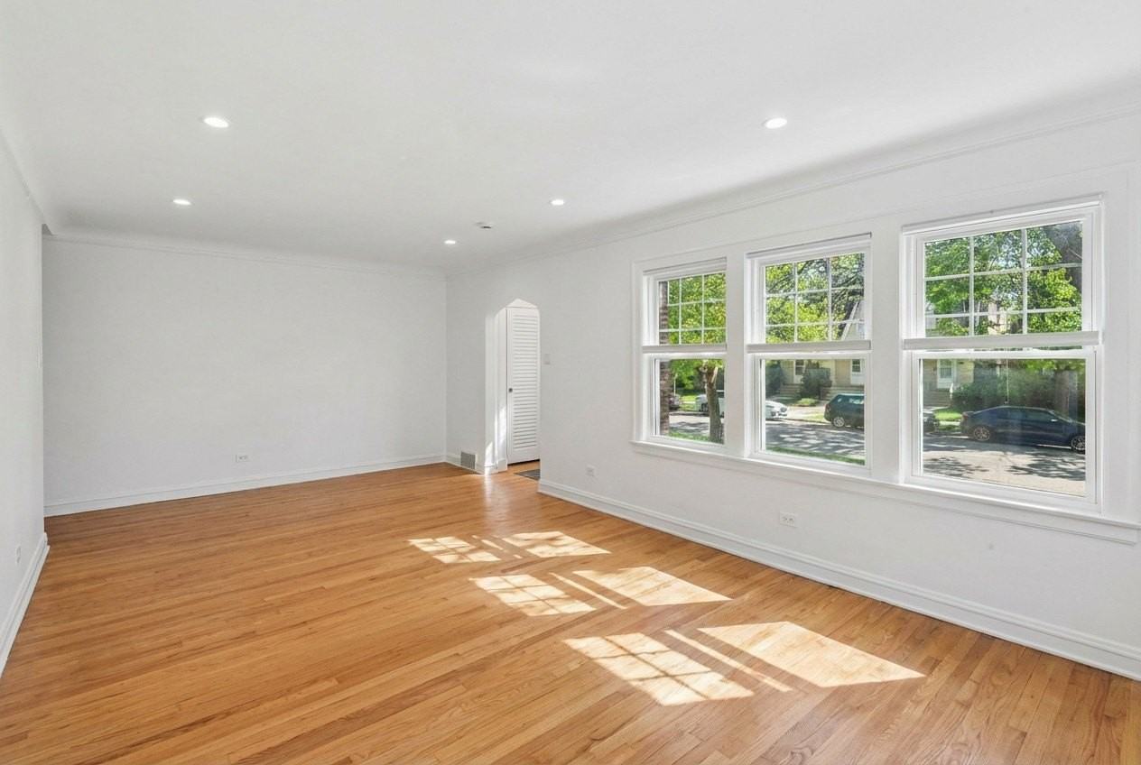 5266 N La Crosse Ave - Photo 2 of 19