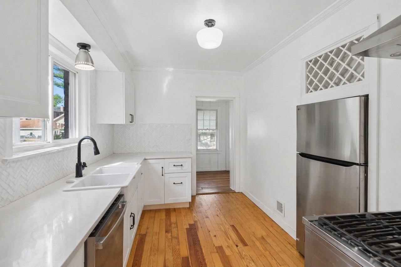 5266 N La Crosse Ave - Photo 5 of 19