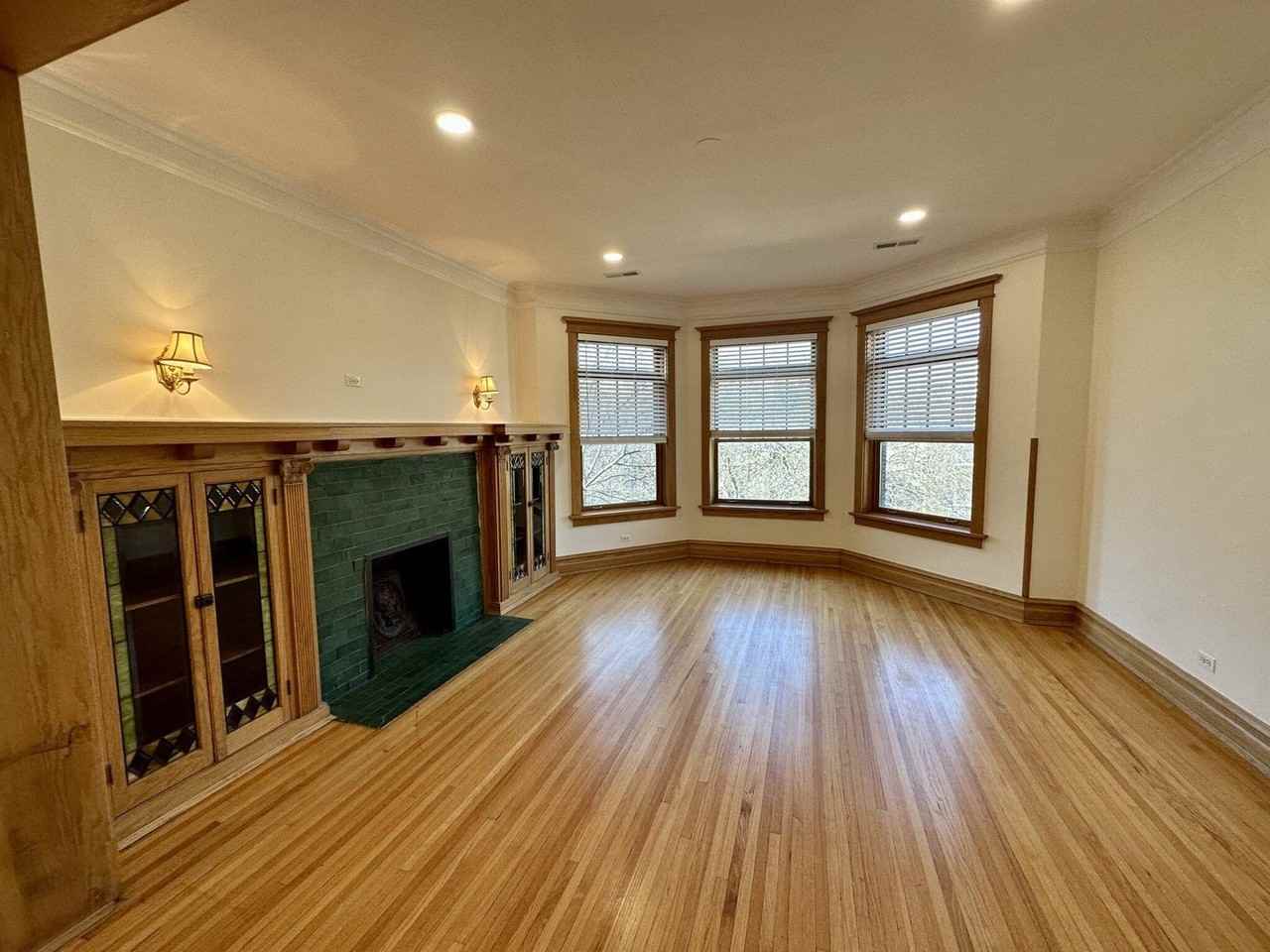 5719 N Kenmore Ave #3 - Photo 2 of 24