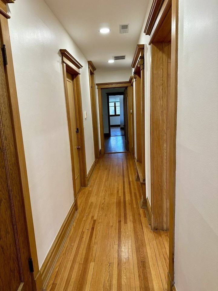 5719 N Kenmore Ave #3 - Photo 5 of 24