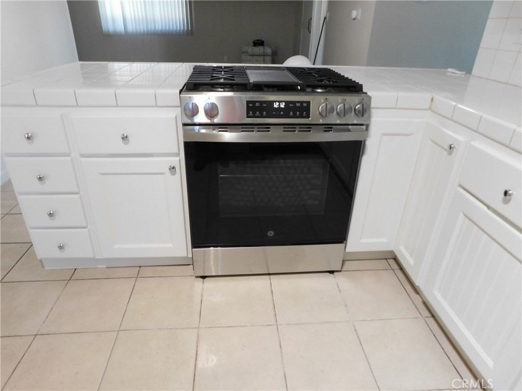 755 Valley View Ave #B - Photo 4 of 25