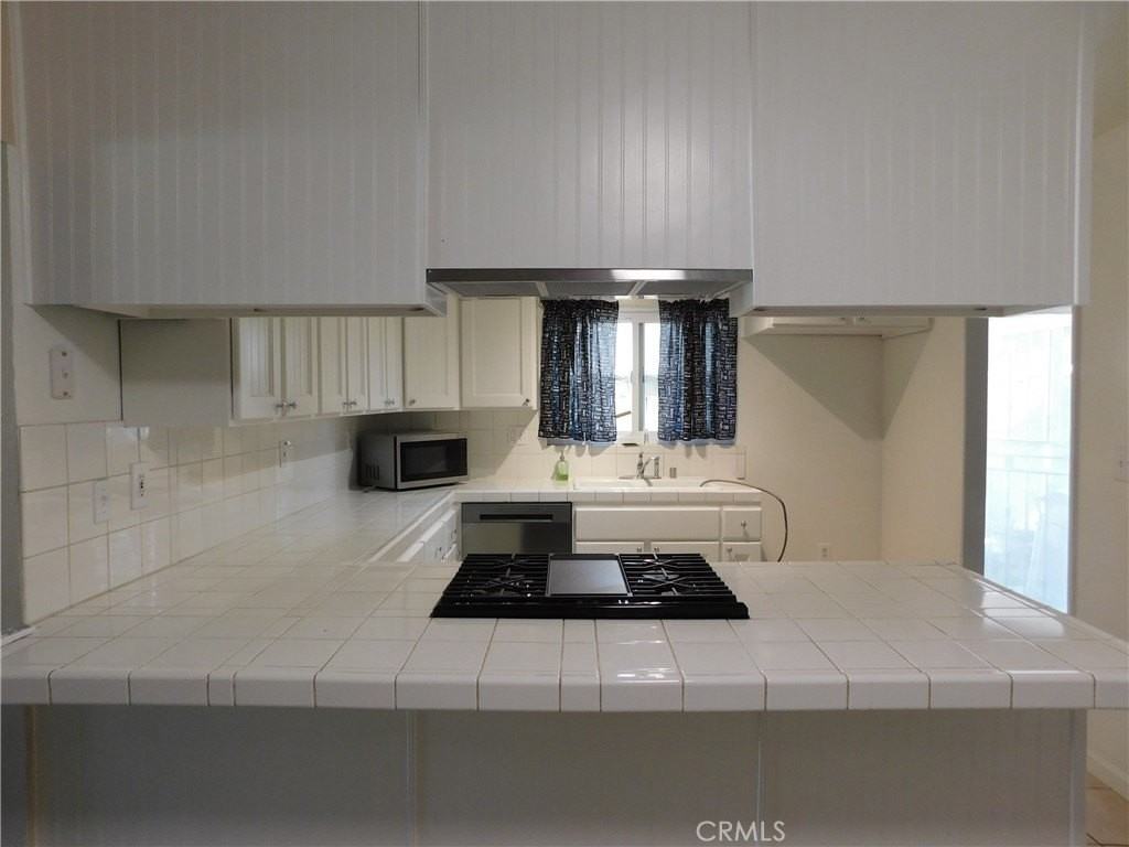 755 Valley View Ave #B - Photo 6 of 25