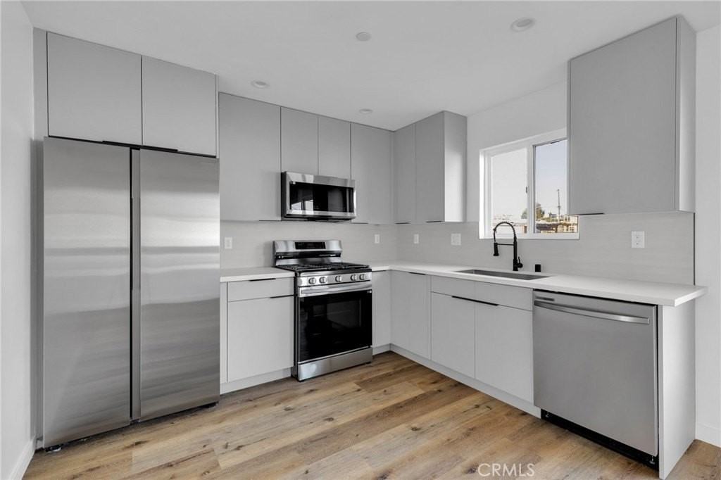 1736 Carmona Ave #A - Photo 3 of 8