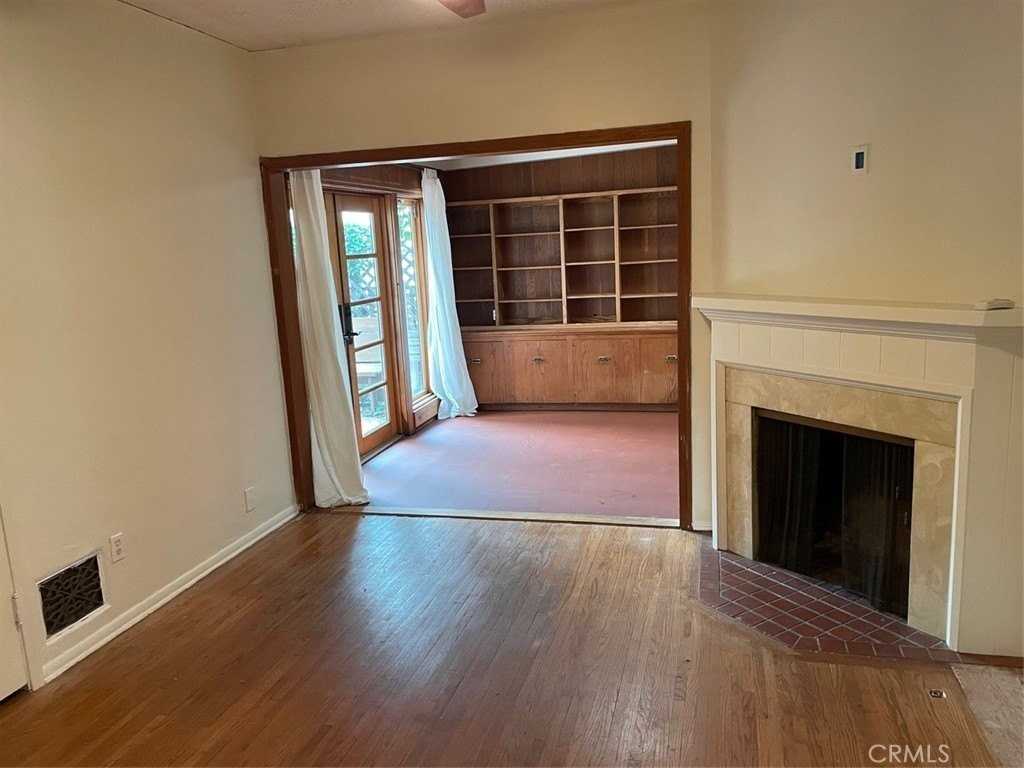 466 W 10th St - Photo 7 of 9