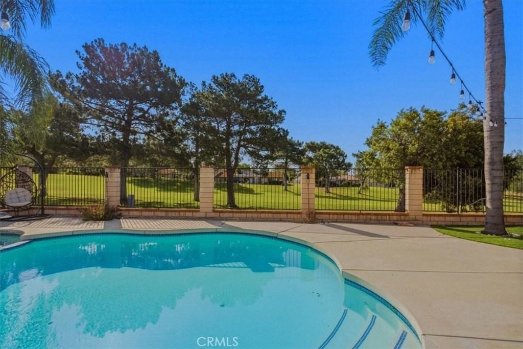 5722 Greens Dr - Photo 6 of 50