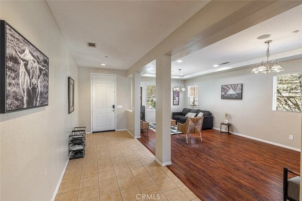 16526 Braeburn Ln - Photo 5 of 50