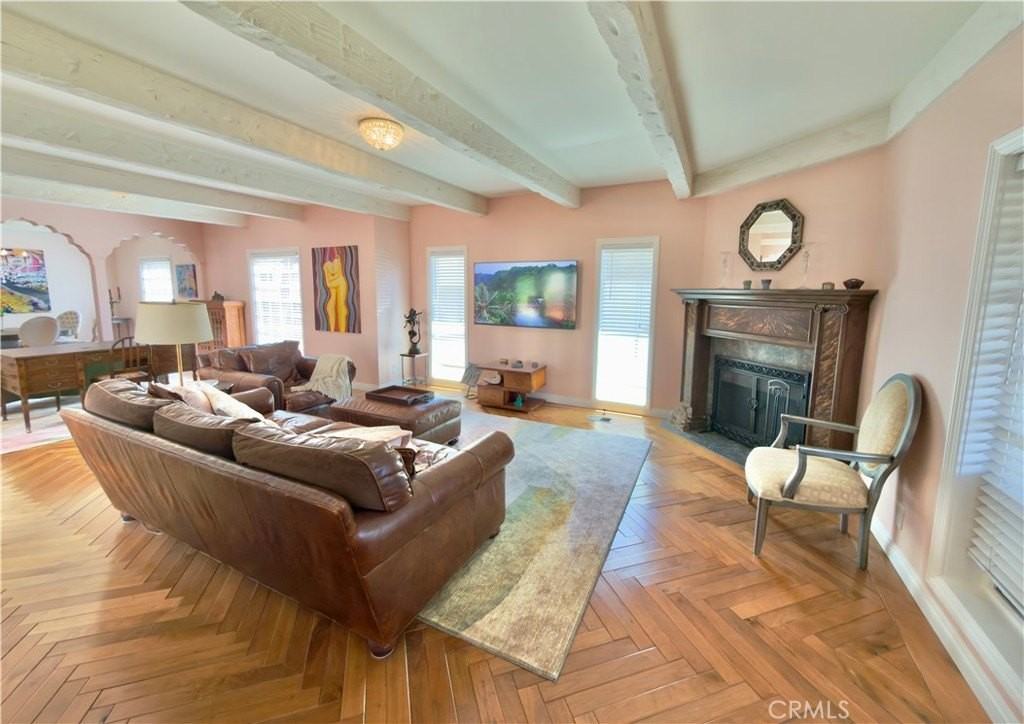 327 Aster St - Photo 3 of 50