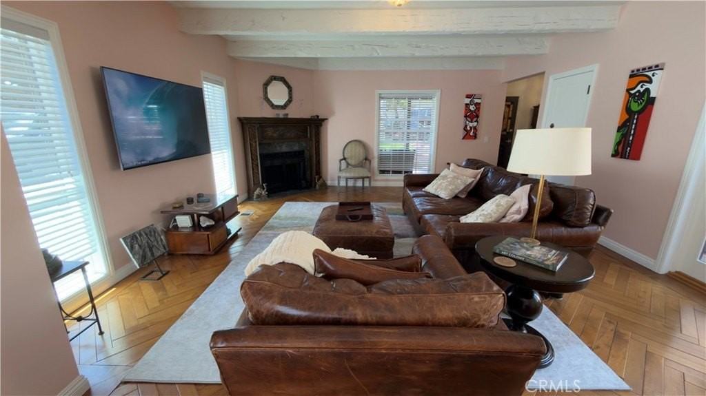 327 Aster St - Photo 4 of 50