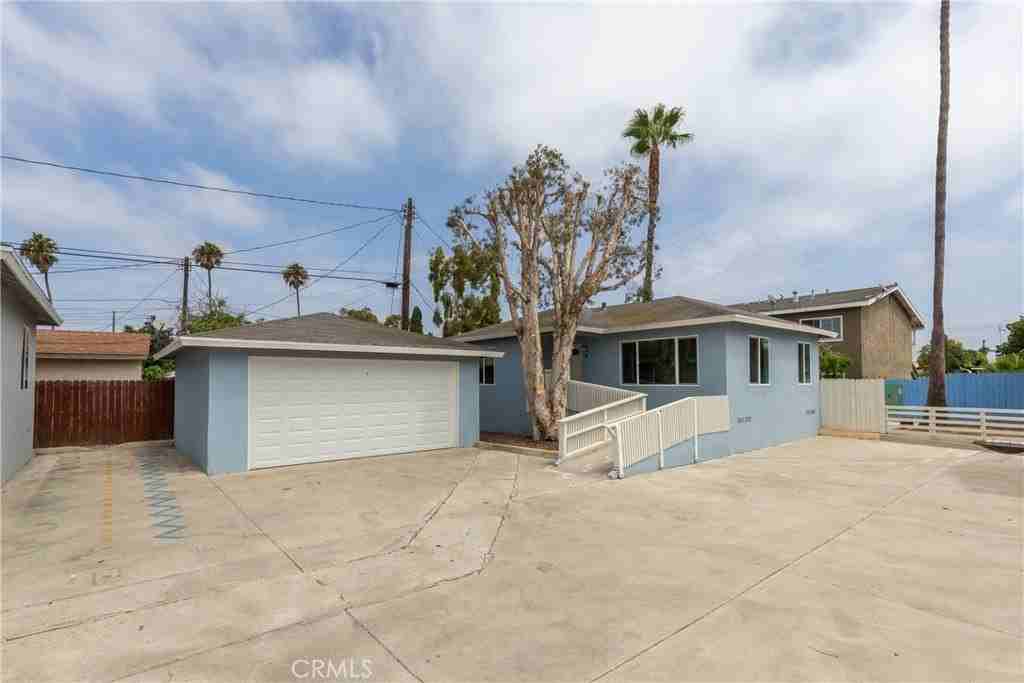 2218 Placentia Ave #D