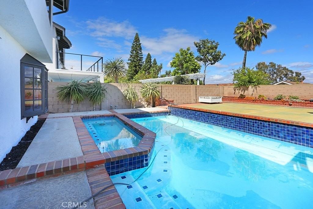 18962 Crimson Cir - Photo 3 of 50