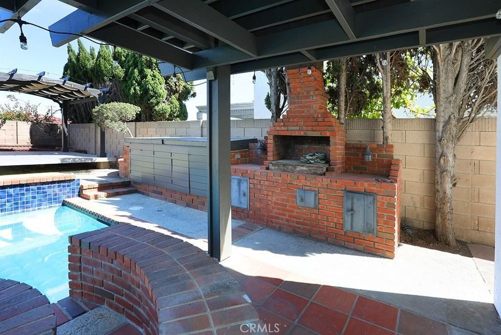 18962 Crimson Cir - Photo 4 of 50