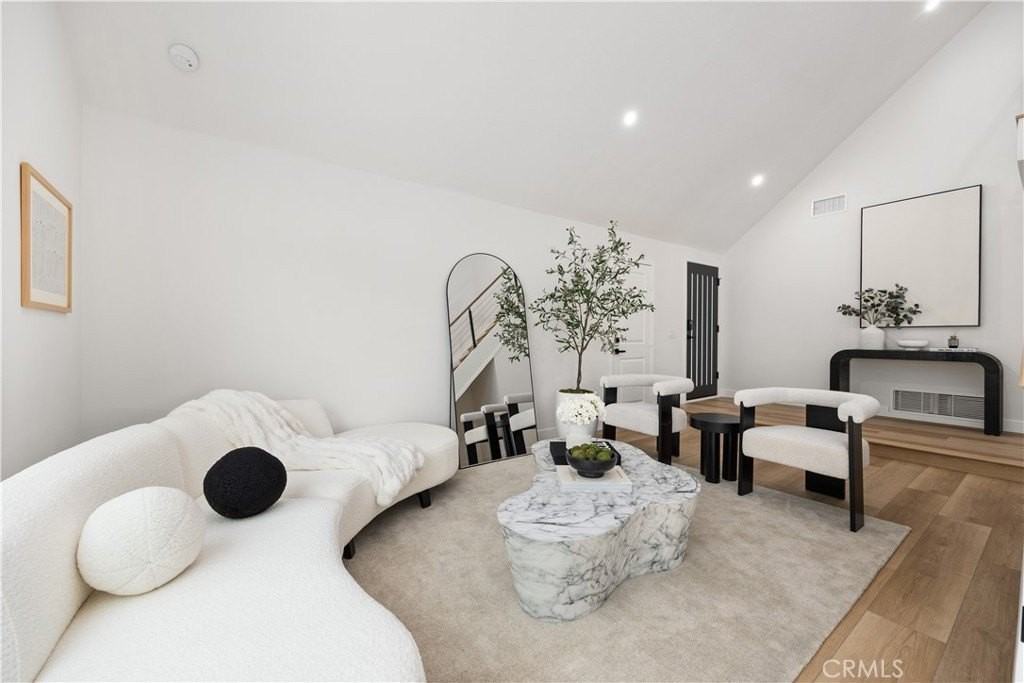 24091 Marathon St - Photo 3 of 37