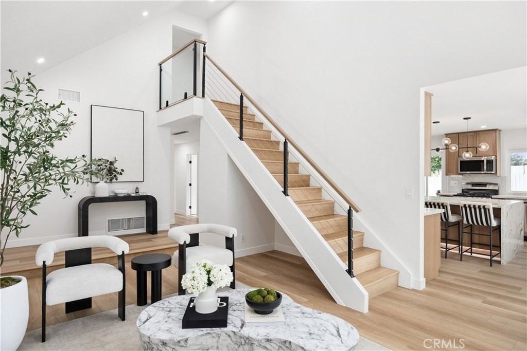 24091 Marathon St - Photo 4 of 37