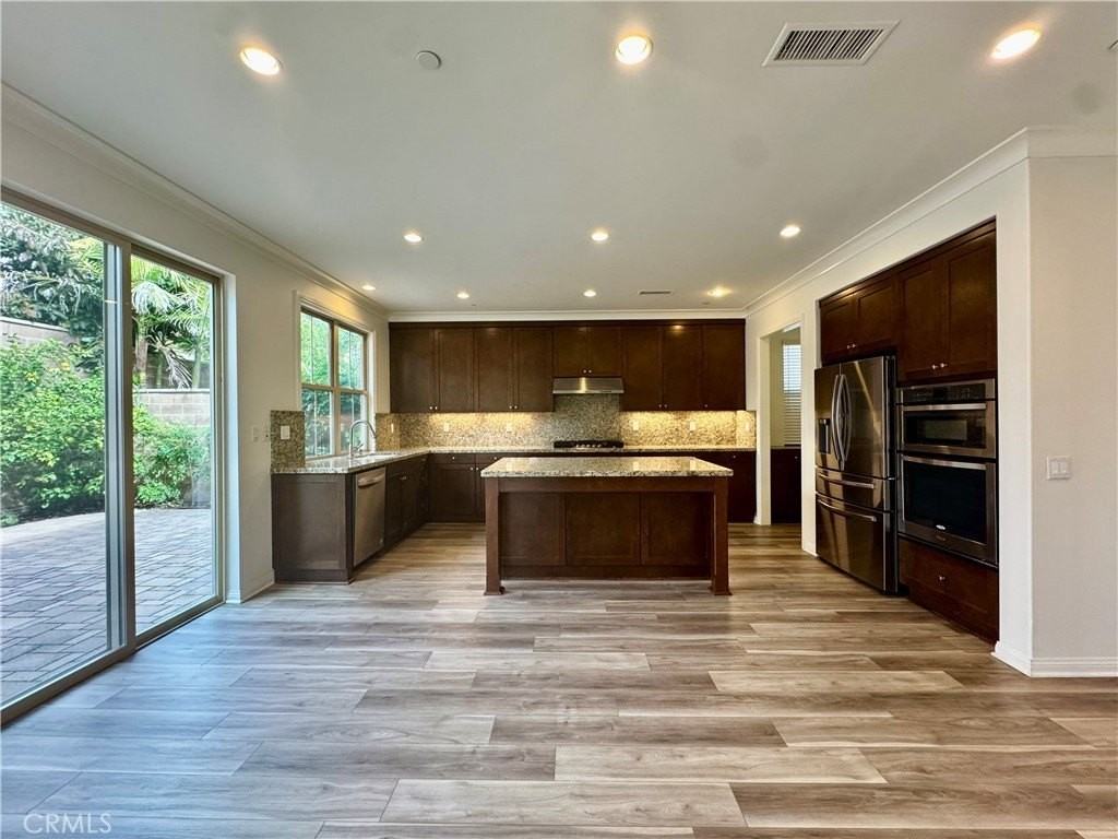 51 Elmdale - Photo 2 of 42