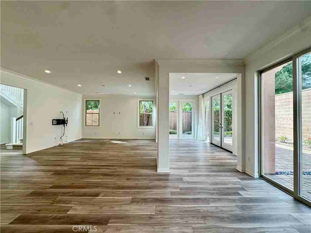 51 Elmdale - Photo 5 of 42